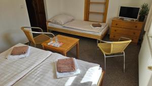 Ein Bett oder Betten in einem Zimmer der Unterkunft Baurů Dvůr