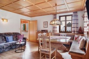 a living room with a table and a couch at Ferienwohnung Haus Brunner in Grafenhausen