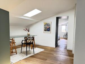 a white room with a table and chairs in it at Maison Châteaux Lavandes in Grignan +10 photos