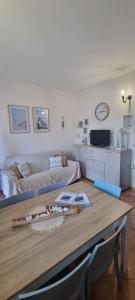 a living room with a table and a bed at Casa Cala Sardegna Budoni Residence con Piscina in Budoni