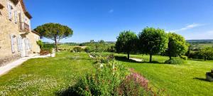 Κήπος έξω από το Maison Gasconne, 6 chambres, piscine 14x5, vue sur les vignobles