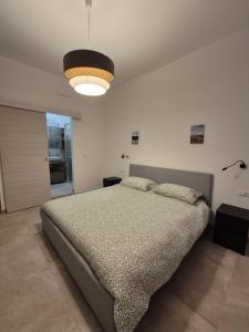 A bed or beds in a room at Sicily Neapolis Apartment & Rooms