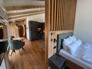 Postel nebo postele na pokoji v ubytování Das Goldjuwel - Luxury Apartments with private Spa