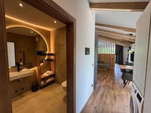 Postel nebo postele na pokoji v ubytování Das Goldjuwel - Luxury Apartments with private Spa