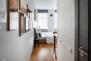 Ένα ή περισσότερα κρεβάτια σε δωμάτιο στο M7 Design Studio In City Center