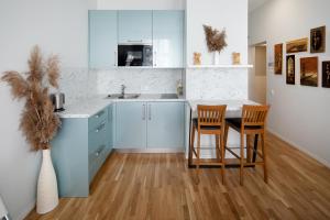 Η κουζίνα ή μικρή κουζίνα στο M7 Design Studio In City Center