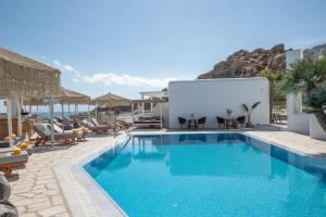 Bazén v ubytování Paradise View Hotel nebo v jeho okolí