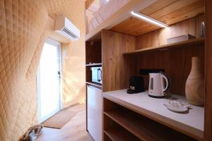 Köök või kööginurk majutusasutuses Glamping Trhovky