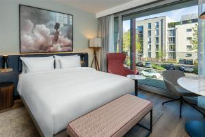 Postel nebo postele na pokoji v ubytování Radisson Blu Media Harbour Hotel, Düsseldorf