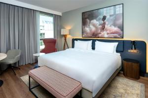 Postel nebo postele na pokoji v ubytování Radisson Blu Media Harbour Hotel, Düsseldorf