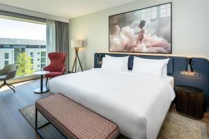 Postel nebo postele na pokoji v ubytování Radisson Blu Media Harbour Hotel, Düsseldorf