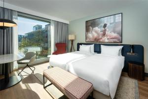 Postel nebo postele na pokoji v ubytování Radisson Blu Media Harbour Hotel, Düsseldorf