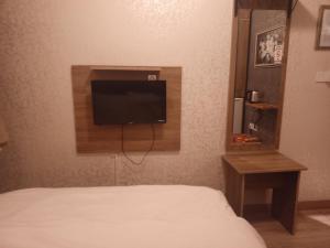 TV a/nebo společenská místnost v ubytování Kosk Hotel Kadikoy