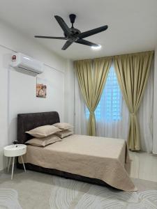 a bedroom with a bed and a ceiling fan at Sky9Haven Homestay in Ipoh +25 photos