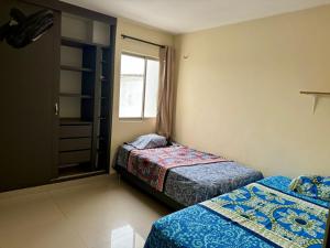 Ένα ή περισσότερα κρεβάτια σε δωμάτιο στο Apartamento en el epicentro del Carnaval