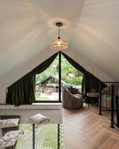 a room with a tent with a large window at CuibuS Lodge in Bran