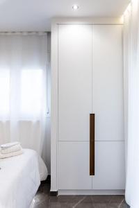 Rúm í herbergi á Aether Luxe Suite