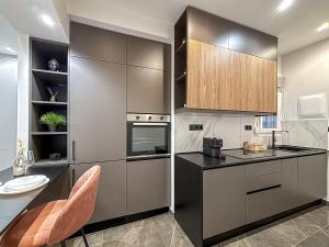 Eldhús eða eldhúskrókur á Aether Luxe Suite