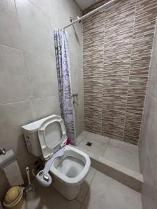 Ένα μπάνιο στο Departamento céntrico