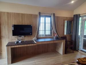 Gallery image of Golden Lake View Resorts in Yercaud