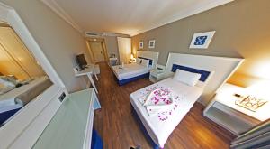 Postel nebo postele na pokoji v ubytování Mara Palas Hotel