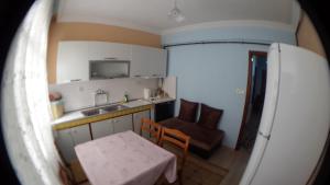 A kitchen or kitchenette at Ernur Pension
