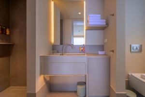 Kopalnica v nastanitvi Art Hotel Curacao - Adults Only