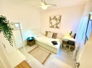 Postel nebo postele na pokoji v ubytování Rooms with keys in Aparment in Castellon de La Plana