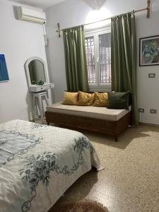 Postel nebo postele na pokoji v ubytování Beach house wing in kerkennah island. Fully equipped place for 4 guests and peaceful relaxing stay. Calm sea and beautiful sun rise that can be enjoyed straight on the beach or from the house terrace.