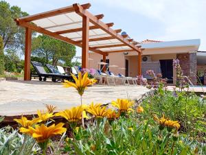 A garden outside Alghero Villa Barranch with sea view swimming pool for 6 people
