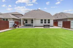 Taman di luar Luxury 4BRS-3Baths Home, King Bed & Private Gym