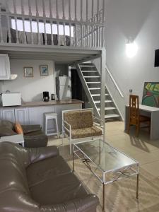 Posezení v ubytování Beach house wing in kerkennah island. Fully equipped place for 4 guests and peaceful relaxing stay. Calm sea and beautiful sun rise that can be enjoyed straight on the beach or from the house terrace.
