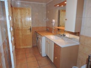 a small bathroom with a sink and a phone at Les Gets : Appt 10 pers skis aux pieds, balcon, parking, wifi - FR-1-598-72 in Les Gets +7 photos