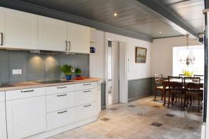 Η κουζίνα ή μικρή κουζίνα στο Ferienhaus Nele Emmelsbüll-Horsbüll +17 φωτογραφίες