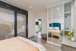 Posteľ alebo postele v izbe v ubytovaní Norte de Santillana Villas - Apartamentos