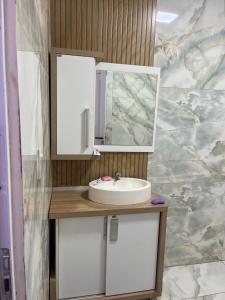a bathroom with a sink and a mirror at Departamento Puerto Esperanza in La Porteña