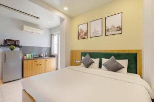 Postel nebo postele na pokoji v ubytování Wandr Hotel Medicity Gurugram, Near Medanta Hospital