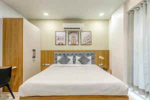 Postel nebo postele na pokoji v ubytování Wandr Hotel Medicity Gurugram, Near Medanta Hospital