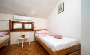 Postel nebo postele na pokoji v ubytování Apartmani Điran