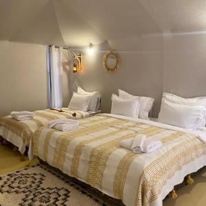 Postel nebo postele na pokoji v ubytování Merzouga Activities Luxury Camp