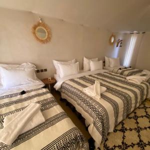 Postel nebo postele na pokoji v ubytování Merzouga Activities Luxury Camp