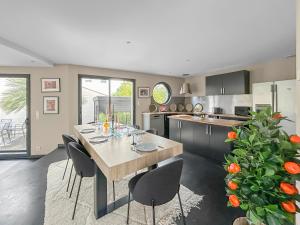 Afbeelding uit fotogalerij van Villa 6 pers à 500m de la mer in Fouras +48 foto's