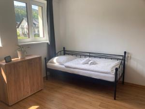 Postel nebo postele na pokoji v ubytování Apartmán JUZION skiareál Bukova hora