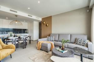 Posezení v ubytování Sea View Apartment in Cancelada - Oceana Gardens