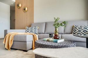 Posezení v ubytování Sea View Apartment in Cancelada - Oceana Gardens + 40 fotografií