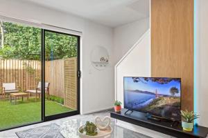 TV a/nebo společenská místnost v ubytování Trendy 2 Bed Accommodation