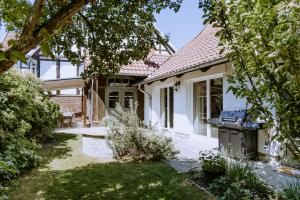 a house being remodeled with a yard at Tonis Traumhaus in Rietberg