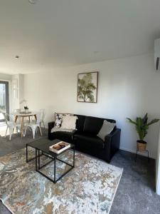 Posezení v ubytování Mohua Apartments 2 Bed 2 Bath