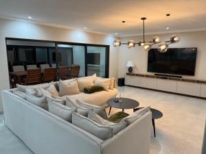 Μια τηλεόραση ή/και κέντρο ψυχαγωγίας στο Villa 374 VDG