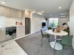 Køkken eller tekøkken på Perfectly Cosy Riccarton 2BR Abode